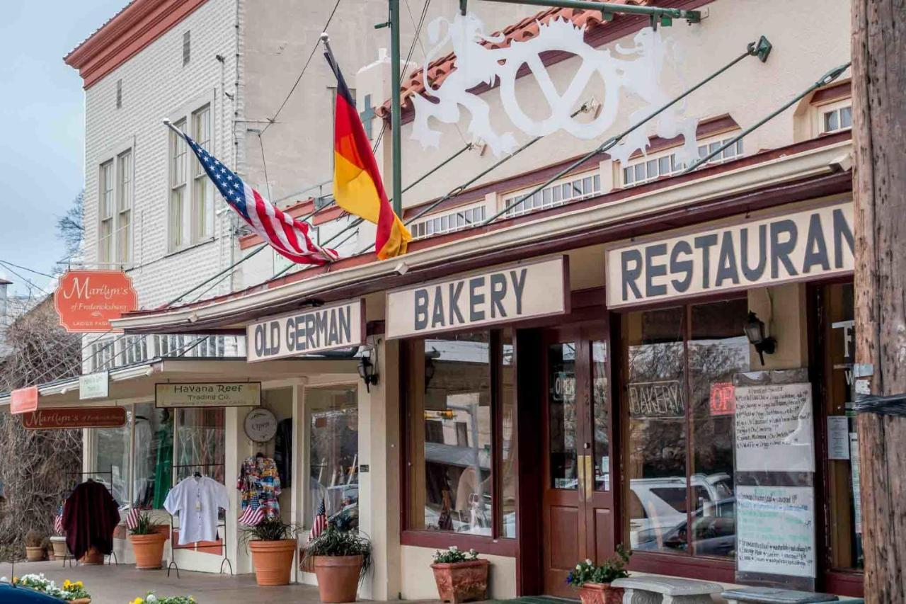 Hill Country Haute N Haus Relax And Renew Fischer Bagian luar foto