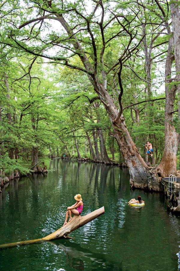 Hill Country Haute N Haus Relax And Renew Fischer Bagian luar foto