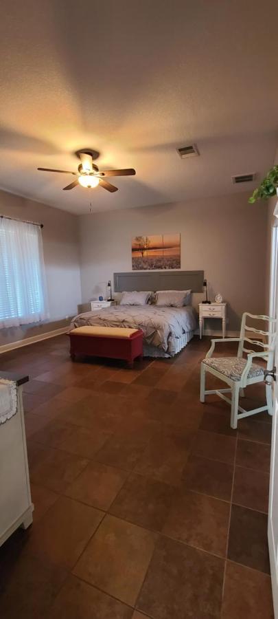 Hill Country Haute N Haus Relax And Renew Fischer Bagian luar foto