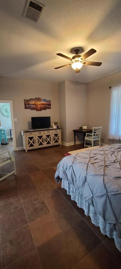 Hill Country Haute N Haus Relax And Renew Fischer Bagian luar foto